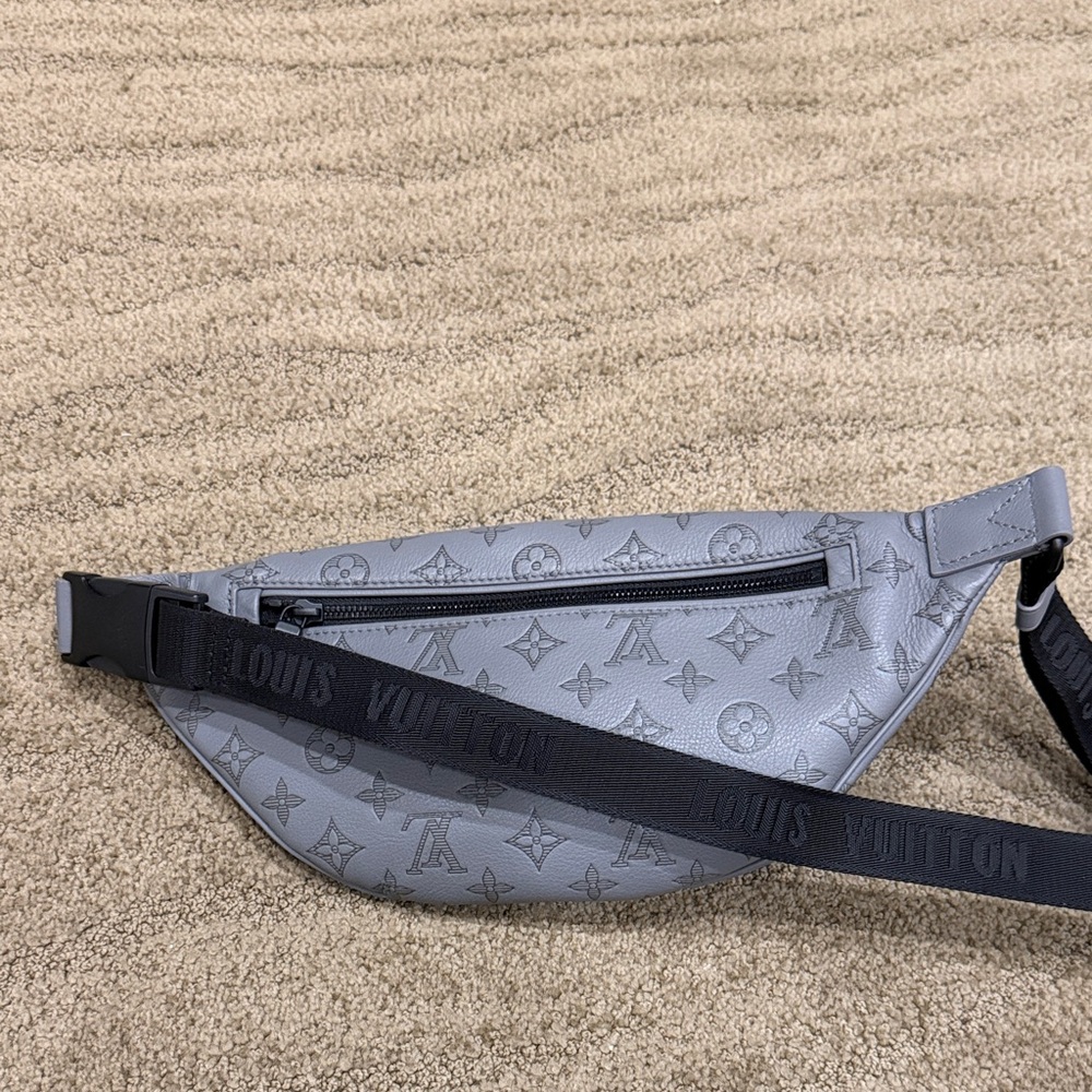 Louis Vuitton Discovery Bumbag View 5